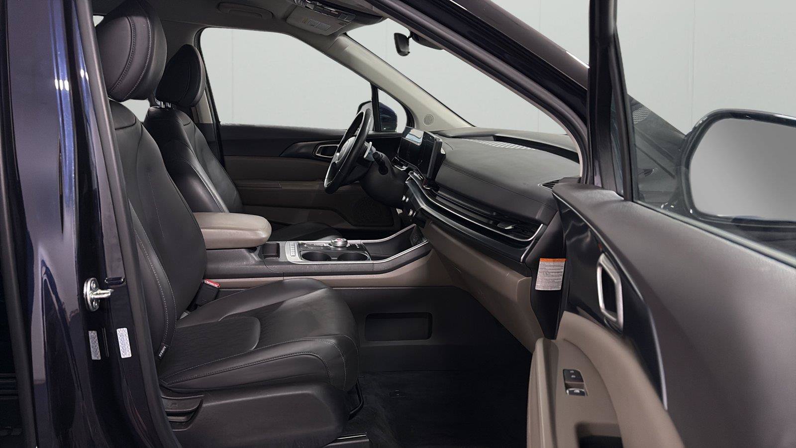 Used 2026 Kia Carnival LXS FWD image 14