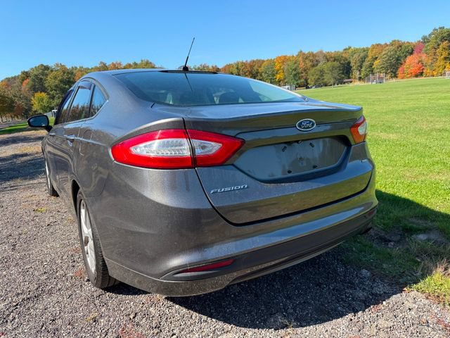 Used 2016 Ford Fusion SE FWD image 3