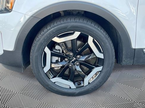Certified 2023 Kia Telluride EX w/ EX Captain's Chair Package FWD image 11