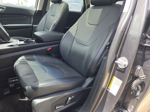 Used 2017 Ford Edge Titanium w/ Equipment Group 301A AWD/4WD image 24