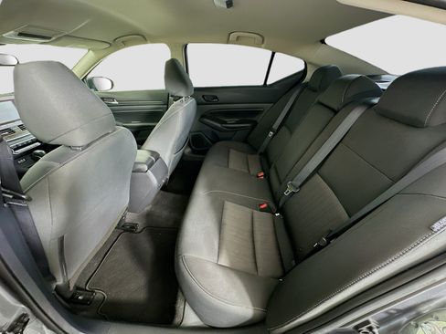 Used 2024 Nissan Altima 2.5 SV FWD image 25