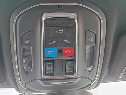 Used 2023 Jeep Grand Cherokee L Laredo AWD/4WD image 28