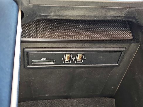 Used 2019 Mercedes-Benz GLC 350e 4MATIC image 28