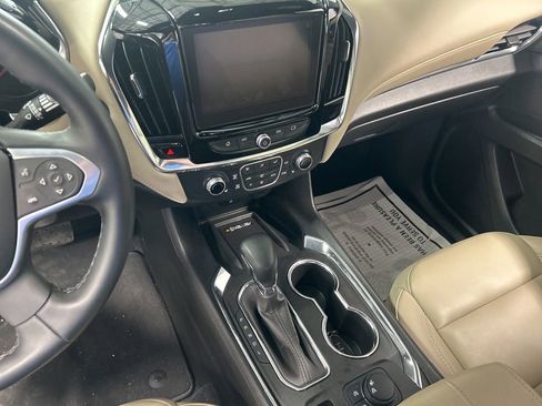 Used 2023 Chevrolet Traverse LT FWD image 5