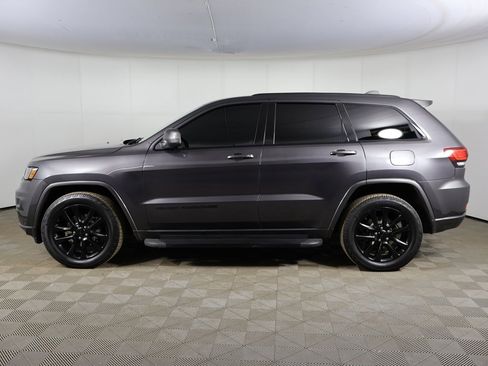 Used 2018 Jeep Grand Cherokee Altitude image 12