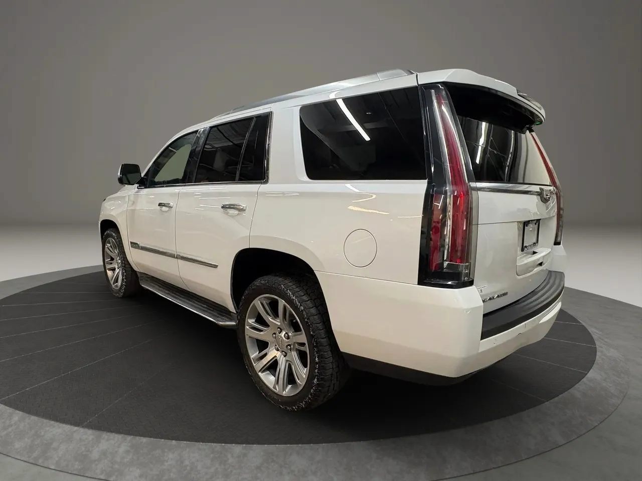 Used 2016 Cadillac Escalade Luxury AWD/4WD image 7