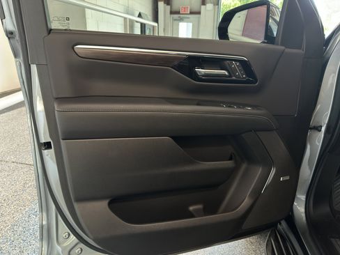 New 2025 Chevrolet Suburban Premier image 27