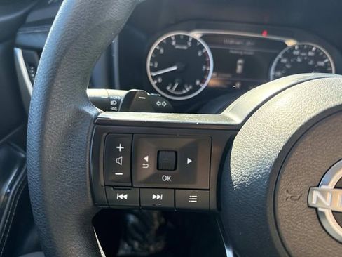Used 2024 Nissan Rogue SV image 30