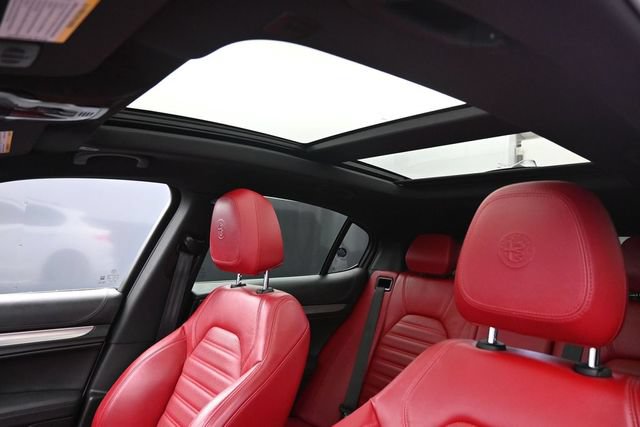 Used 2022 Alfa Romeo Stelvio Veloce AWD/4WD image 14