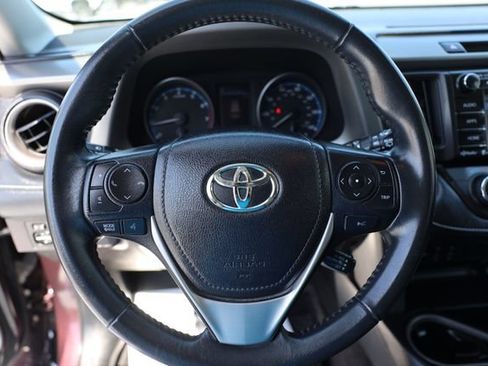 Used 2018 Toyota RAV4 XLE AWD/4WD image 18