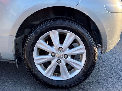 Used 2011 Toyota Yaris Base image 38