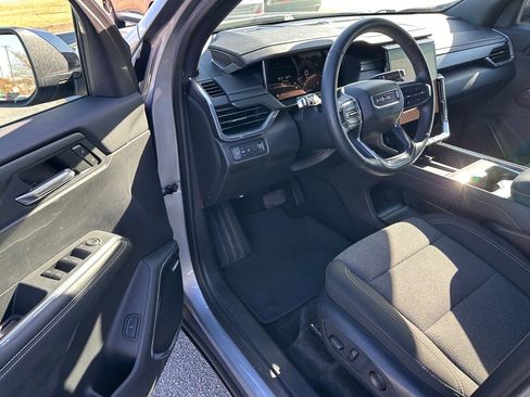 Used 2025 GMC Acadia Elevation image 9