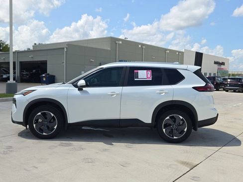 Used 2024 Nissan Rogue SV w/ SV Premium Package FWD image 9