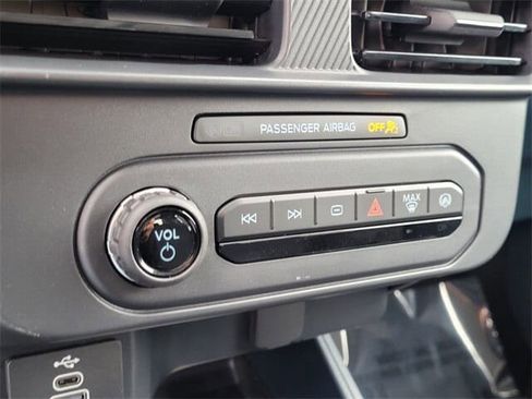 New 2025 Ford Maverick XL image 16