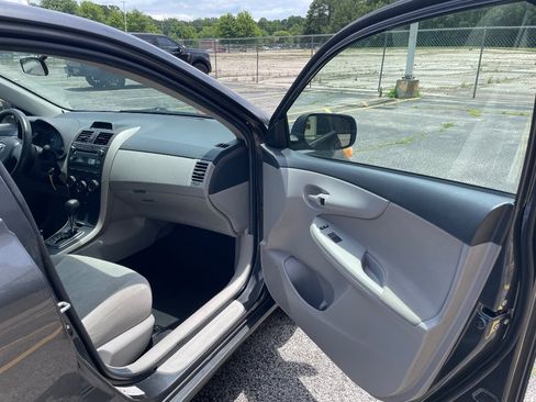 Used 2013 Toyota Corolla L FWD image 21