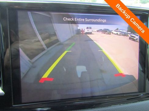 Used 2021 Chrysler Pacifica Touring-L FWD image 15