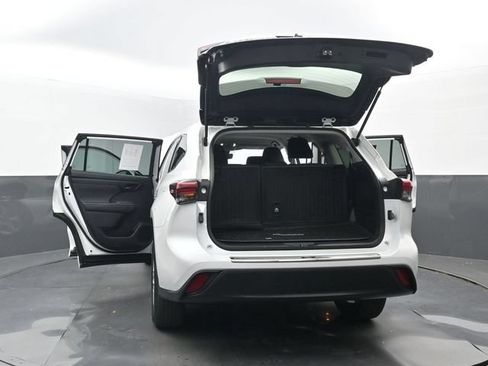 Used 2022 Toyota Highlander L FWD image 36