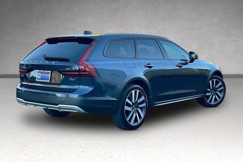 Used 2022 Volvo V90 B6 Cross Country w/ Advanced Package AWD/4WD image 7