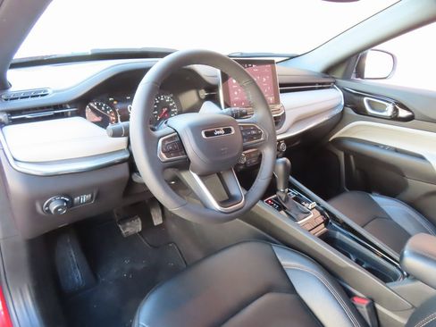 Used 2024 Jeep Compass Limited image 26