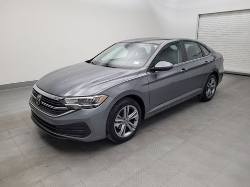 Used 2024 Volkswagen Jetta SE image 2