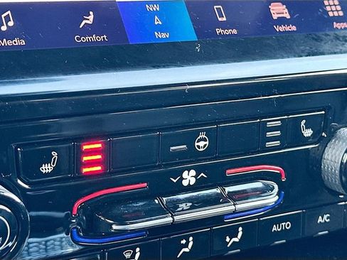 Used 2025 Jeep Grand Cherokee Limited image 20