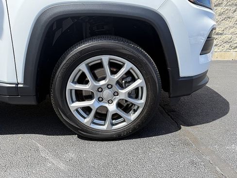 Used 2023 Jeep Compass Latitude w/ Sun and Sound Group AWD/4WD image 8