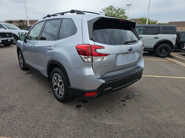 Used 2020 Subaru Forester Premium AWD/4WD image 8