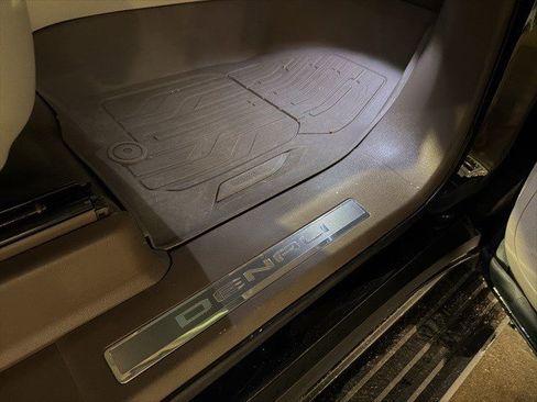 Used 2021 GMC Yukon Denali w/ Denali Premium Package image 27