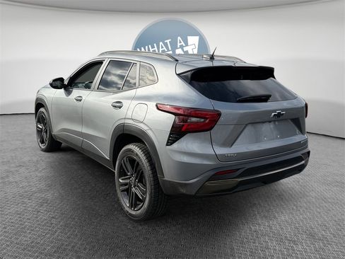 Used 2024 Chevrolet Trax ACTIV w/ Sunroof Package image 6