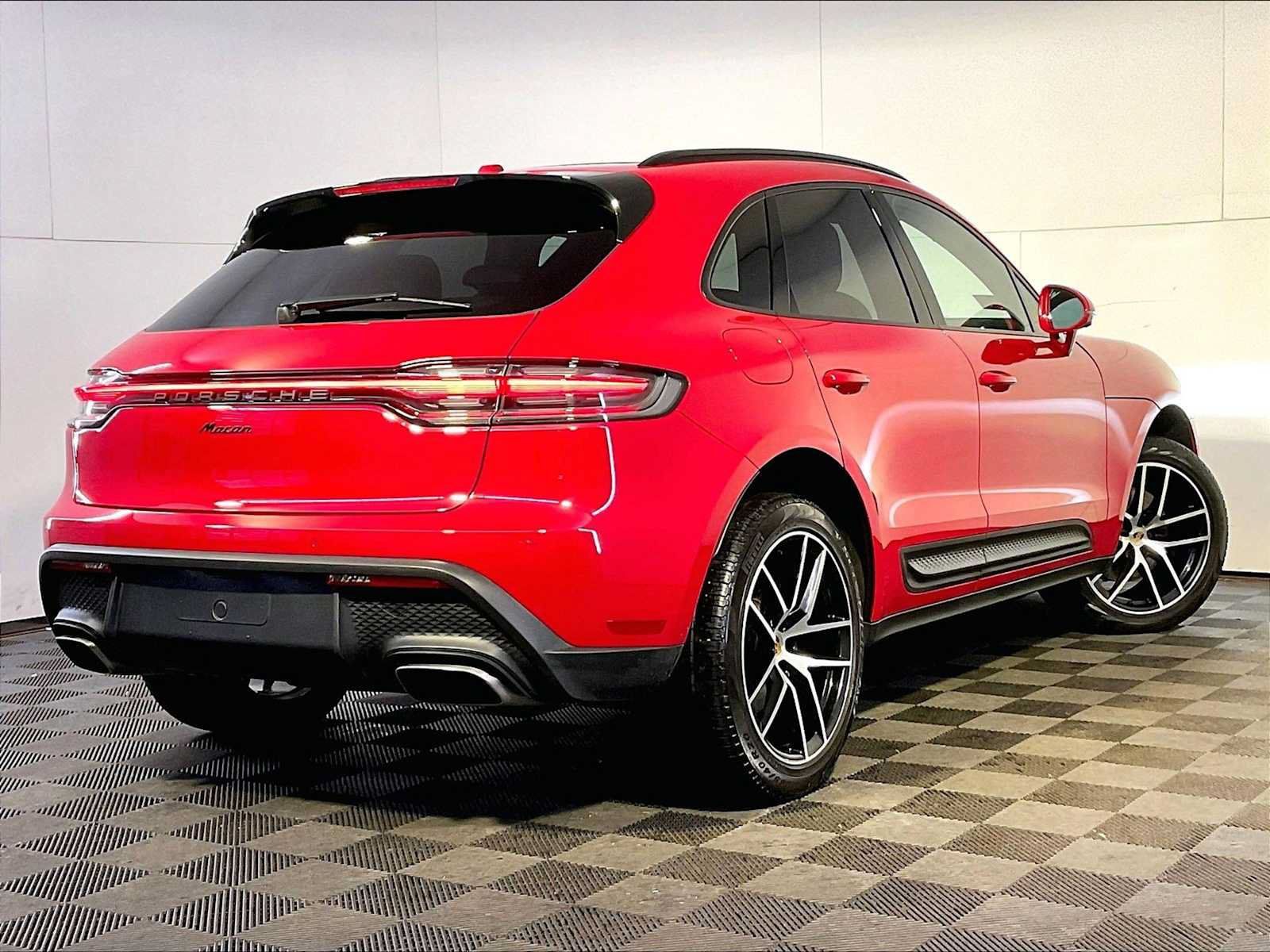 Certified 2023 Porsche Macan AWD/4WD image 7
