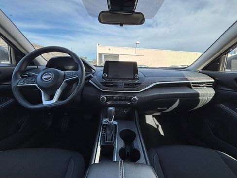 Used 2025 Nissan Altima 2.5 SV image 35