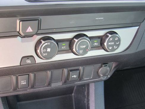 Used 2022 Toyota Tacoma SR w/ SR Convenience Package RWD image 23