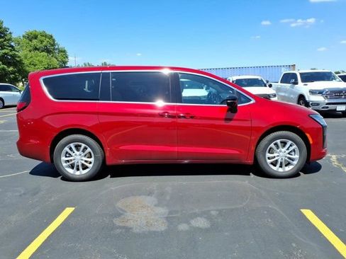 New 2027 Chrysler Pacifica Select AWD/4WD image 20