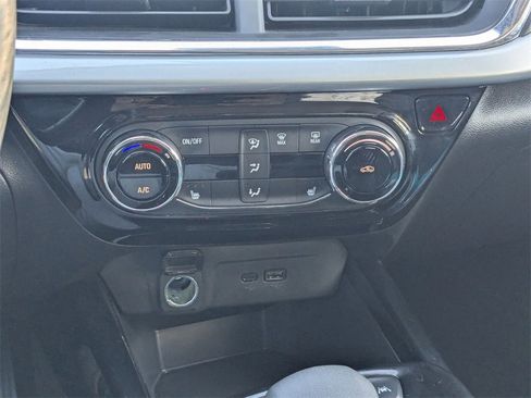 Used 2025 Chevrolet Trax LT w/ LT Convenience Package image 22