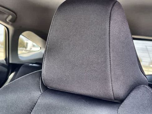 Used 2021 Toyota Venza LE w/ Carpet Mat Package (TMS) image 25