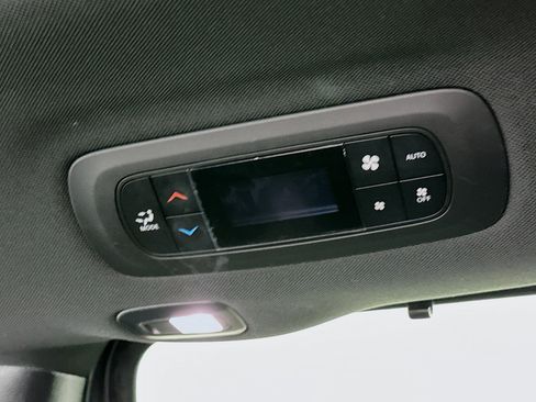 Used 2022 Chrysler Pacifica Limited w/ Uconnect Theater Family Group FWD image 27