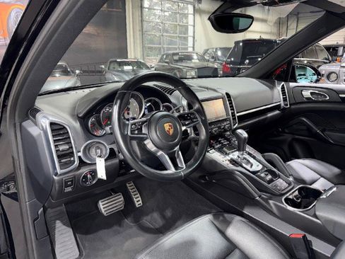 Used 2015 Porsche Cayenne S image 8