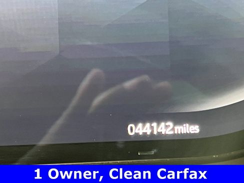 Used 2024 Land Rover Range Rover Long Wheelbase SE image 2