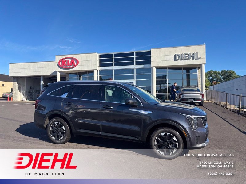 Certified 2025 Kia Sorento S w/ Panoramic Sunroof Package AWD/4WD image 1