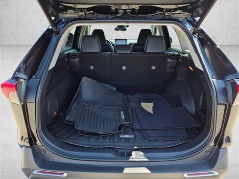 Used 2020 Toyota RAV4 XLE Premium AWD/4WD image 7