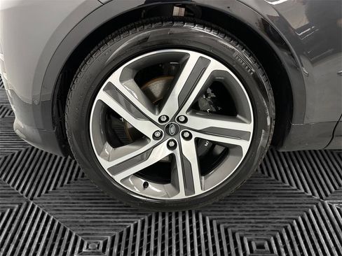 Used 2024 Land Rover Discovery Metropolitan Edition image 14