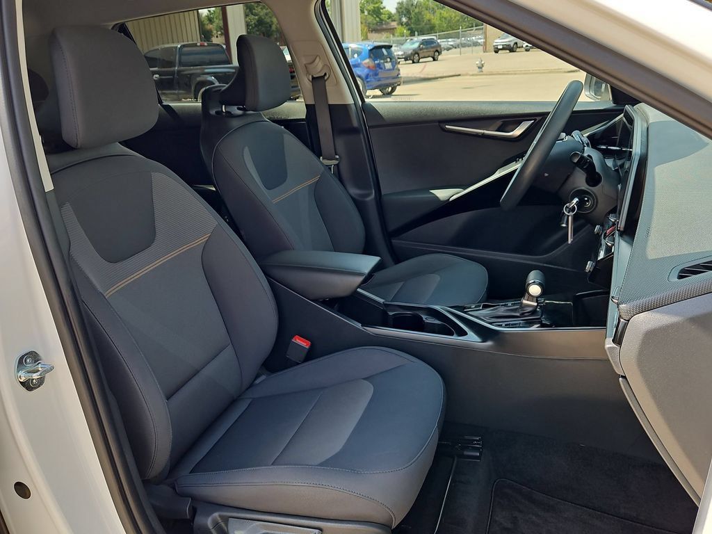 Used 2025 Kia Niro LX FWD image 31