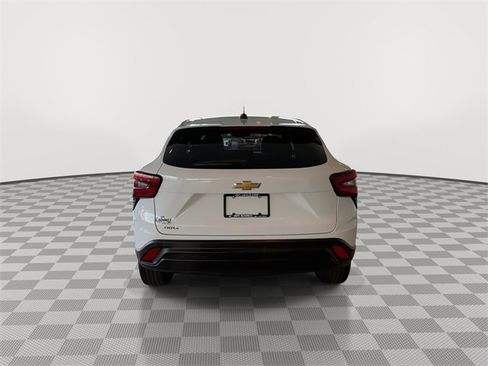Certified 2025 Chevrolet Trax LS image 9