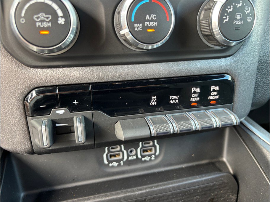 Used 2023 RAM 1500 Big Horn AWD/4WD image 31