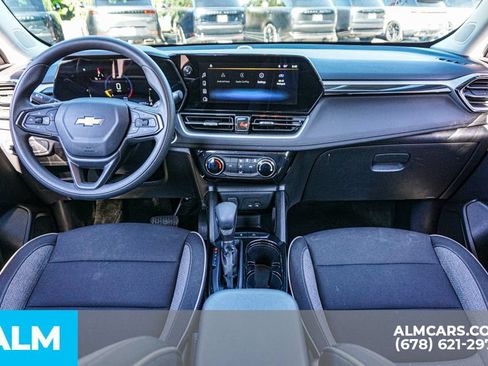Used 2025 Chevrolet TrailBlazer LT FWD image 24