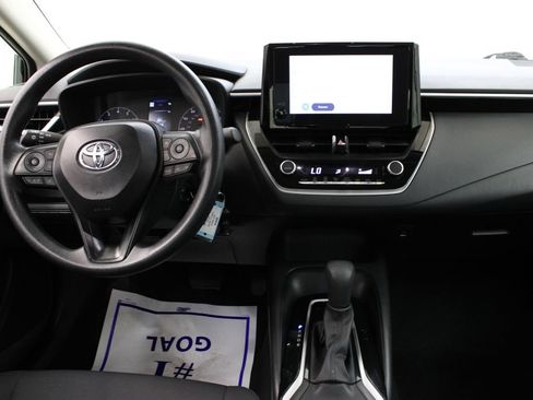 Used 2025 Toyota Corolla LE FWD image 9