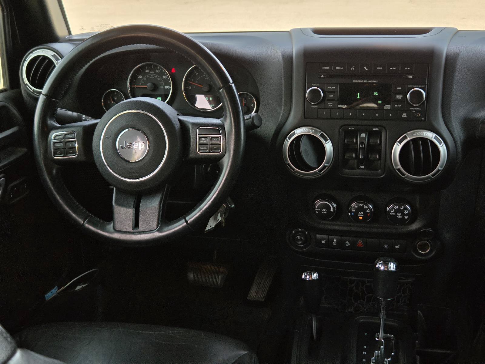 Used 2017 Jeep Wrangler Unlimited Rubicon w/ Connectivity Group AWD/4WD image 12