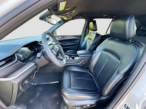 Used 2024 Jeep Grand Cherokee Limited image 21