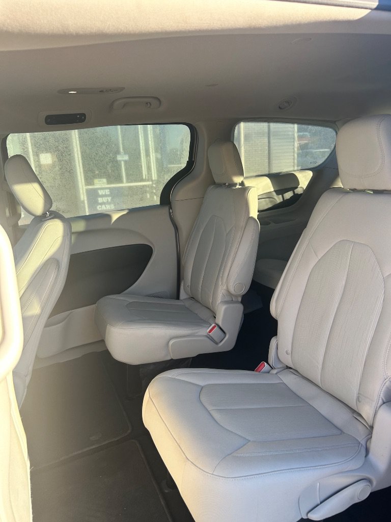 Used 2017 Chrysler Pacifica LX FWD image 8