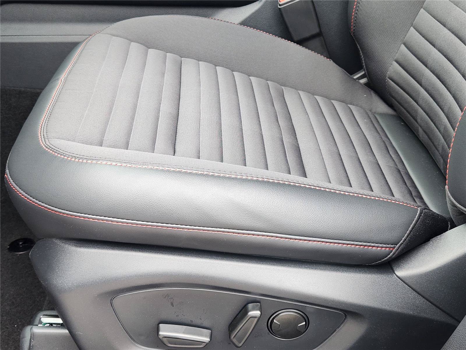 New 2026 Ford Explorer ST-Line w/ ST-Line Street Pack RWD image 17